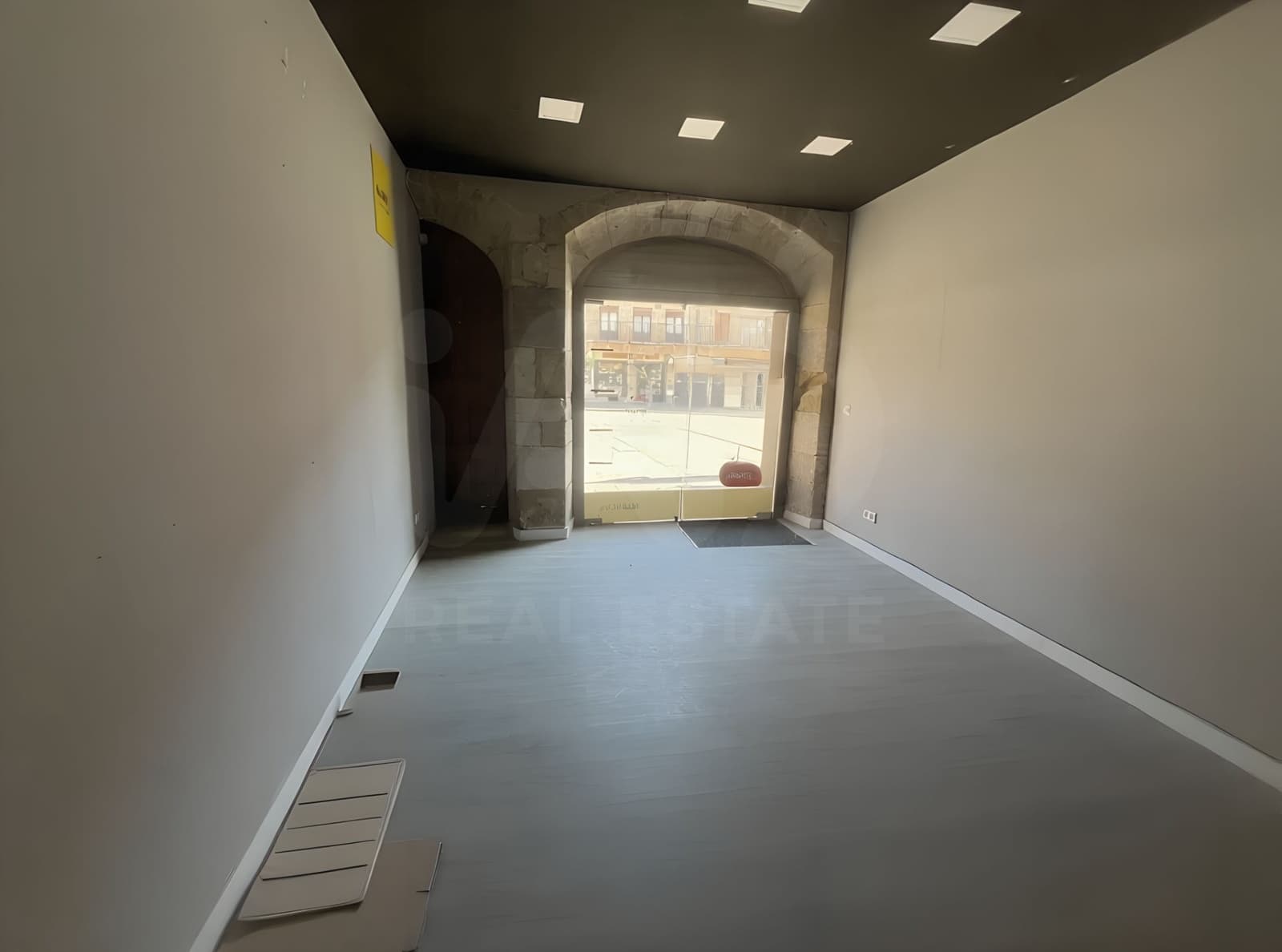 Erhverv til salg i Salamanca by - € 90.000 (Ref: 9987894)