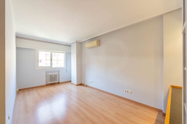 2 soveværelse Lejlighed til leje i Madrid by - € 1.800 (Ref: 9987896)