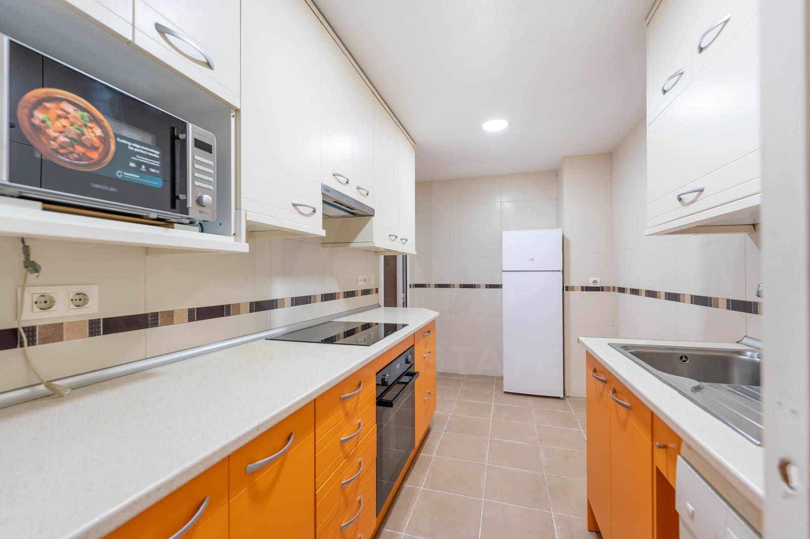 2 soverom Leilighet til leie i Madrid by - € 1 800 (Ref: 9987896)