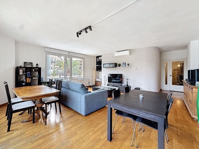3 slaapkamer Appartement te koop in La Vila Olímpica del Poblenou, Barcelona stad - € 730.000 (Ref: 9987897)