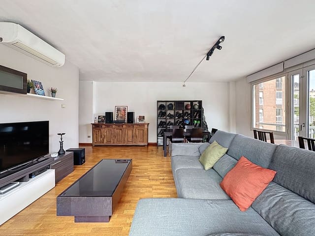 3 slaapkamer Appartement te koop in La Vila Olímpica del Poblenou, Barcelona stad - € 730.000 (Ref: 9987897)