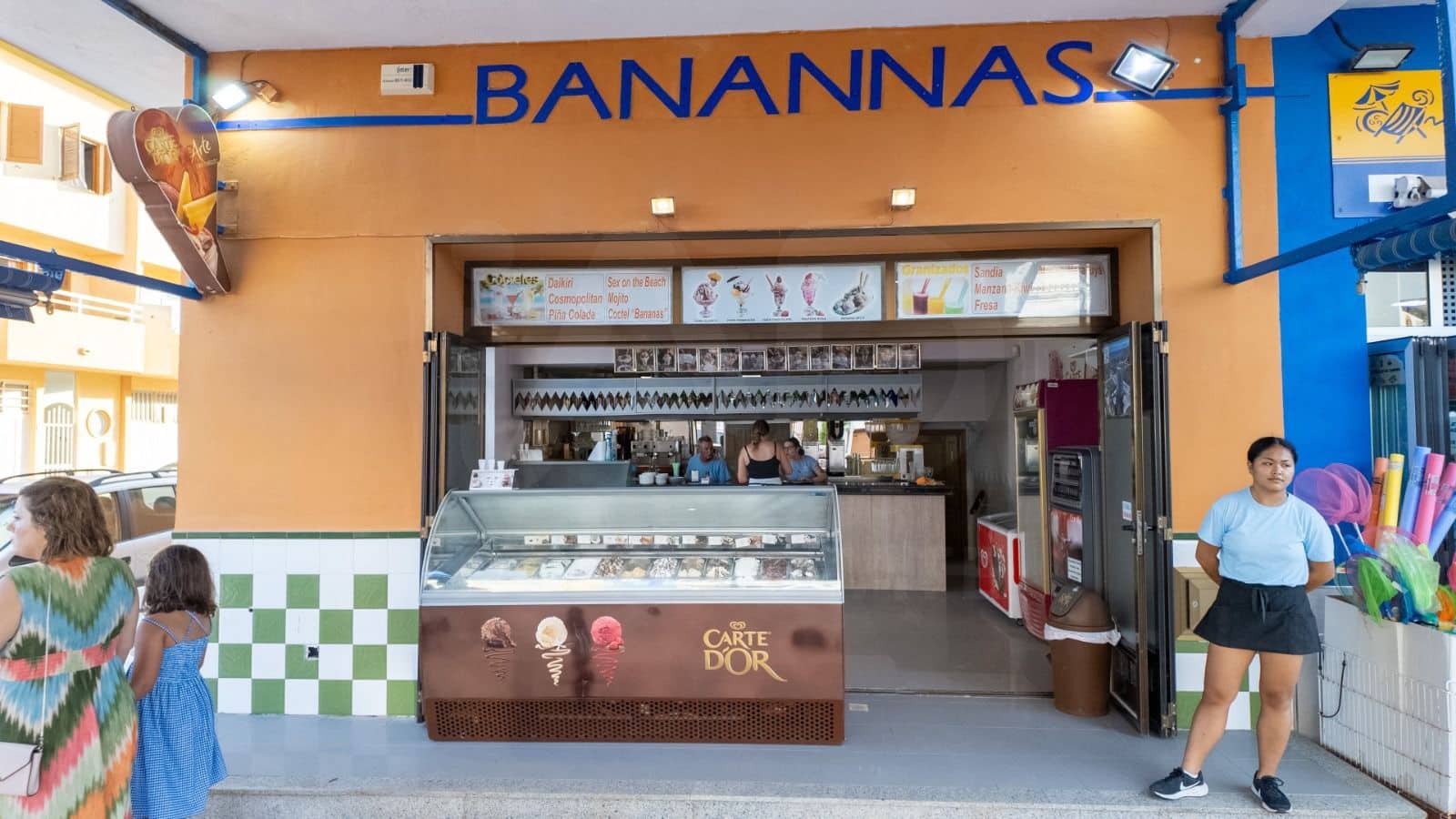 Erhverv til salg i Valencia by - € 240.000 (Ref: 9987898)
