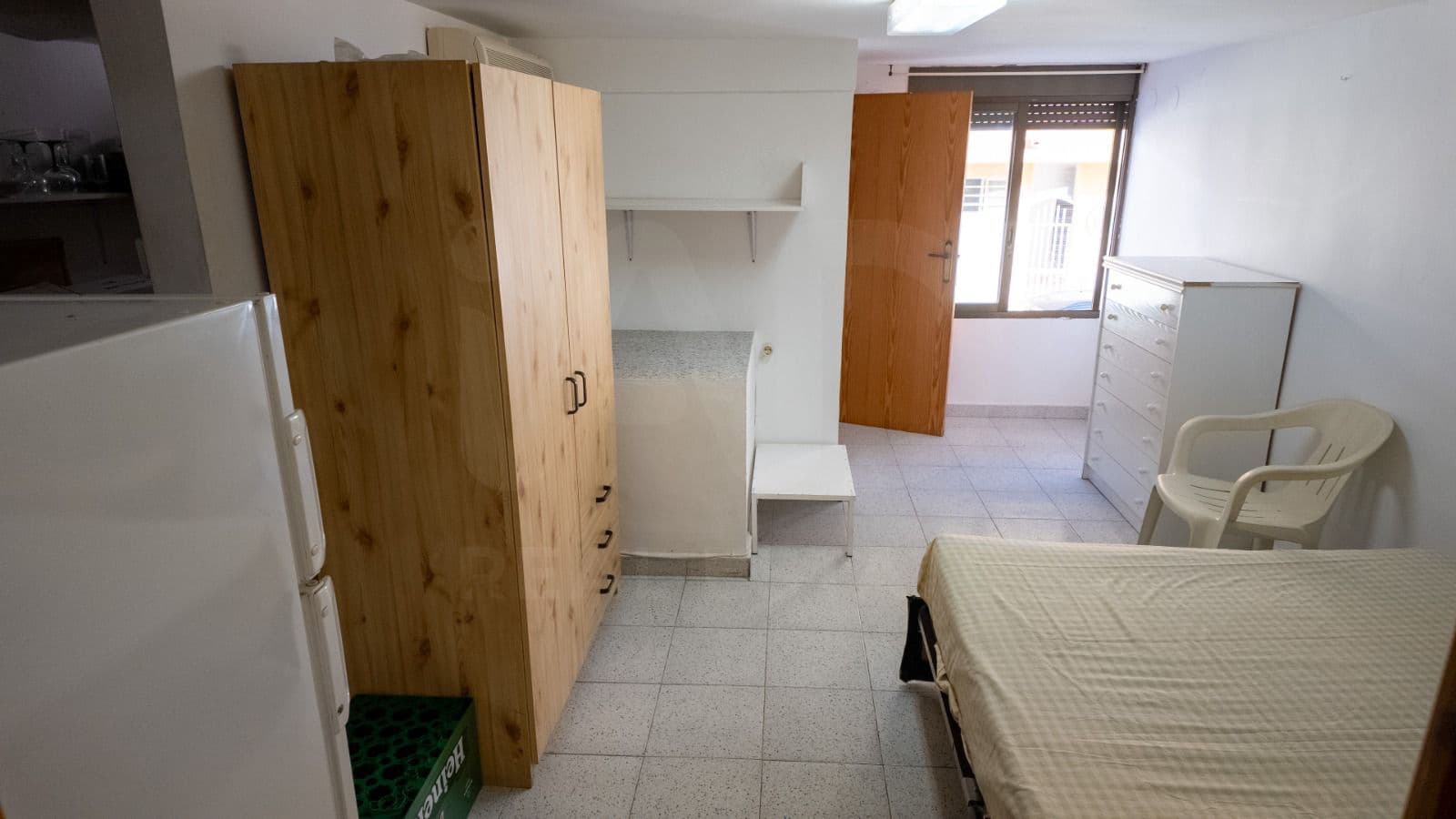 Erhverv til salg i Valencia by - € 240.000 (Ref: 9987898)