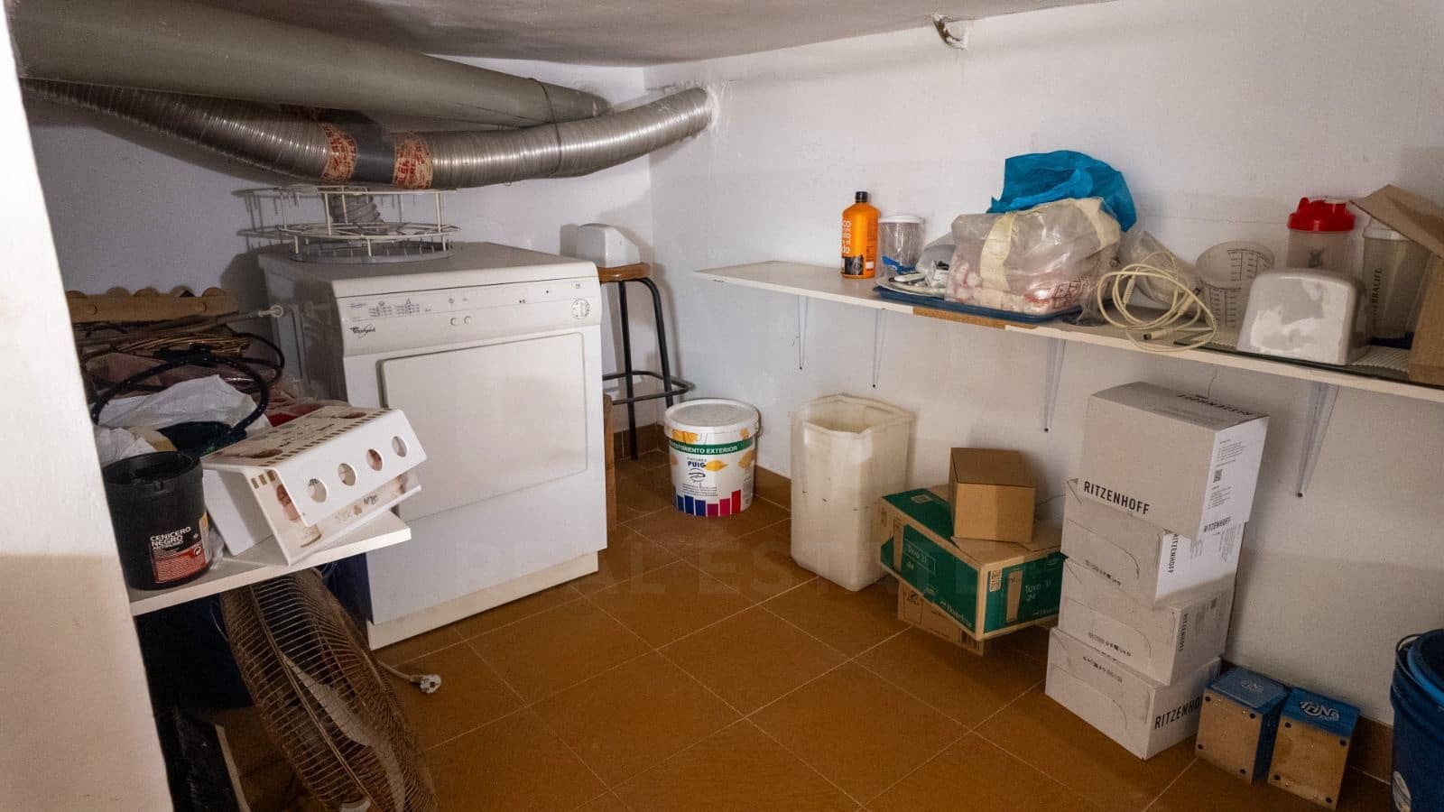 Erhverv til salg i Valencia by - € 240.000 (Ref: 9987898)
