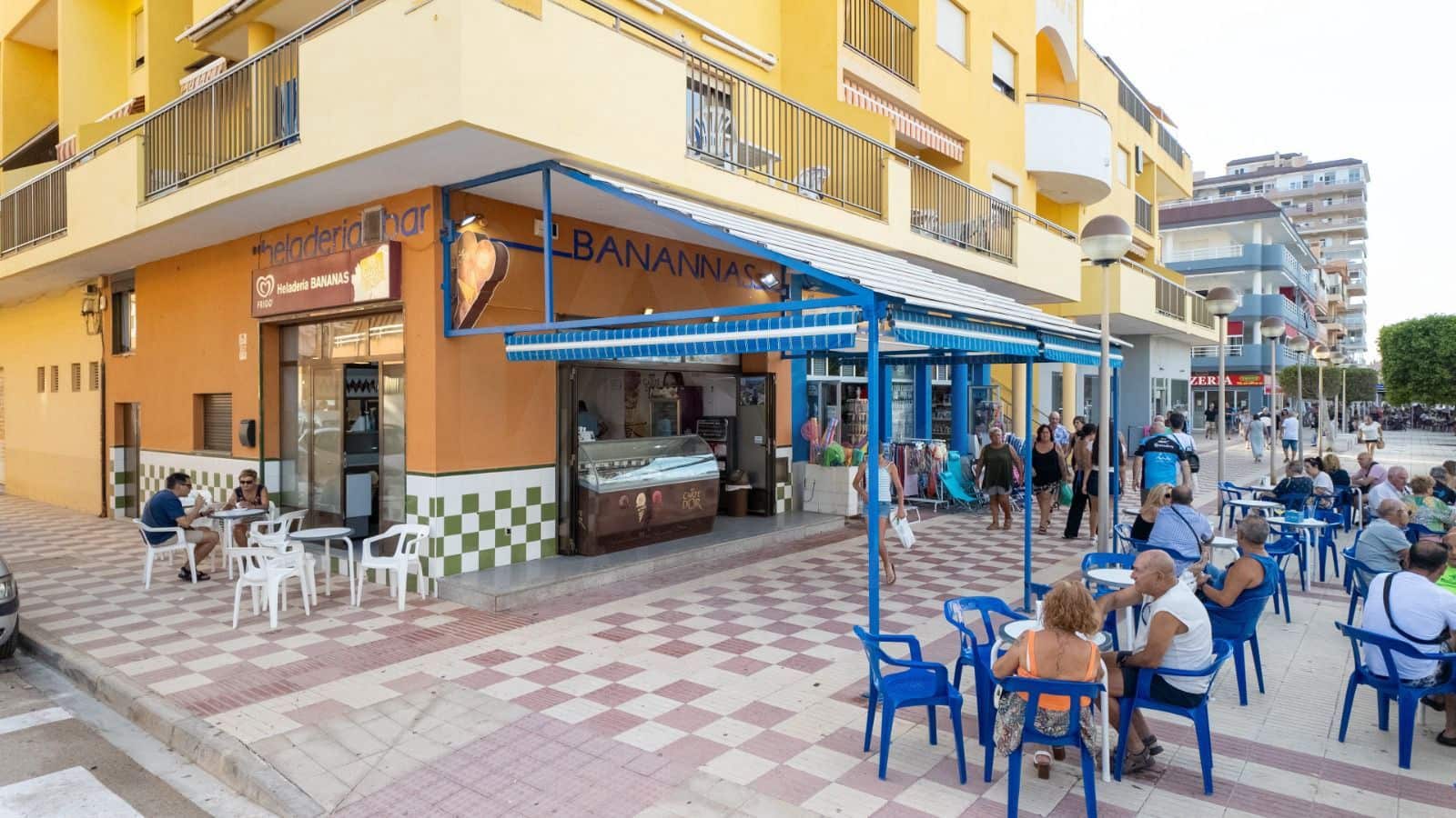 Erhverv til salg i Valencia by - € 240.000 (Ref: 9987898)