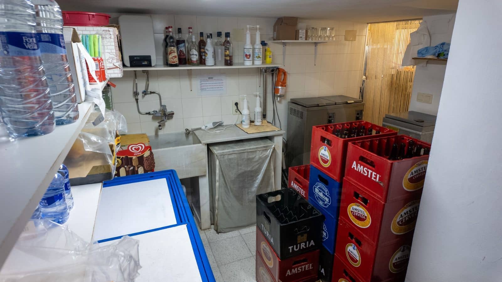 Erhverv til salg i Valencia by - € 240.000 (Ref: 9987898)