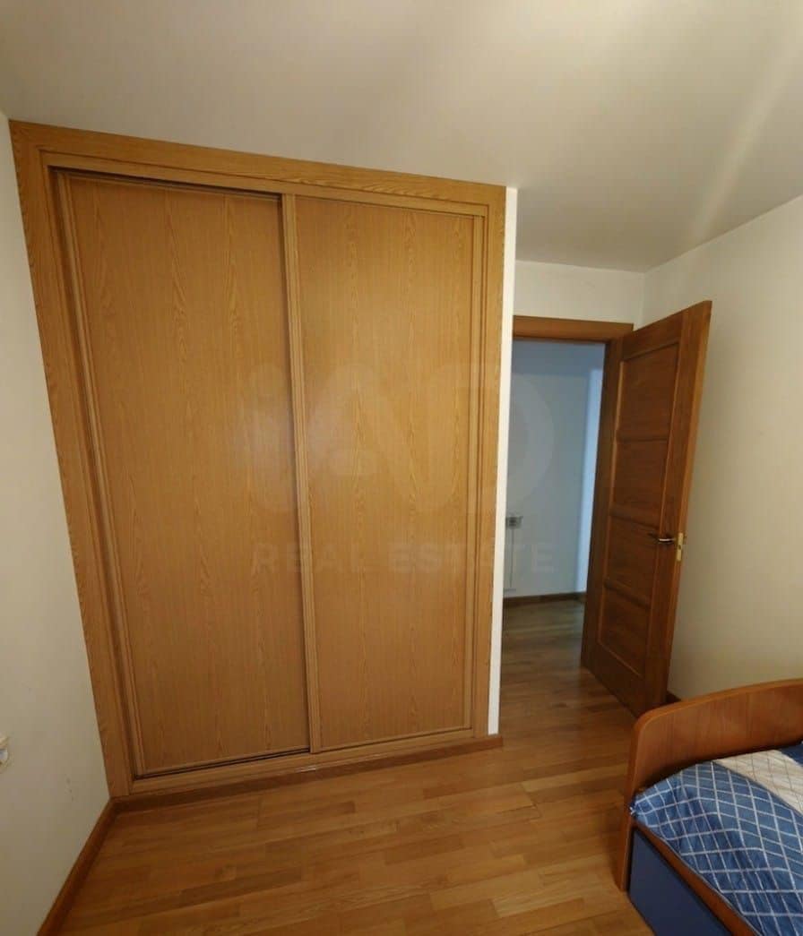 2 soverom Leilighet til leie i Leon by med garasje - € 580 (Ref: 9987900)