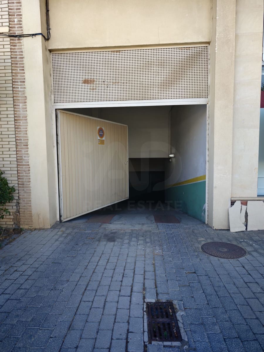2 soverom Leilighet til leie i Leon by med garasje - € 580 (Ref: 9987900)