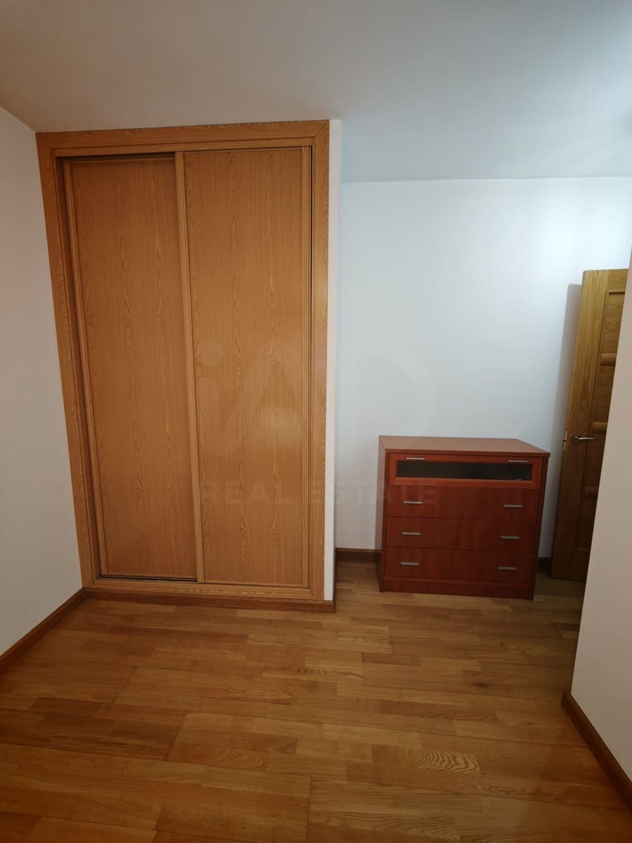 2 soverom Leilighet til leie i Leon by med garasje - € 580 (Ref: 9987900)