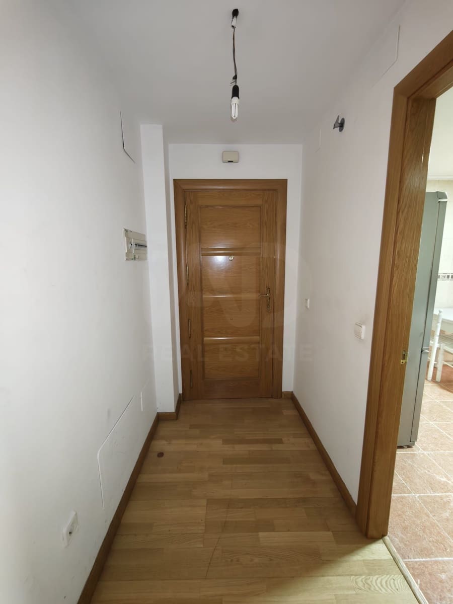 2 soverom Leilighet til leie i Leon by med garasje - € 580 (Ref: 9987900)