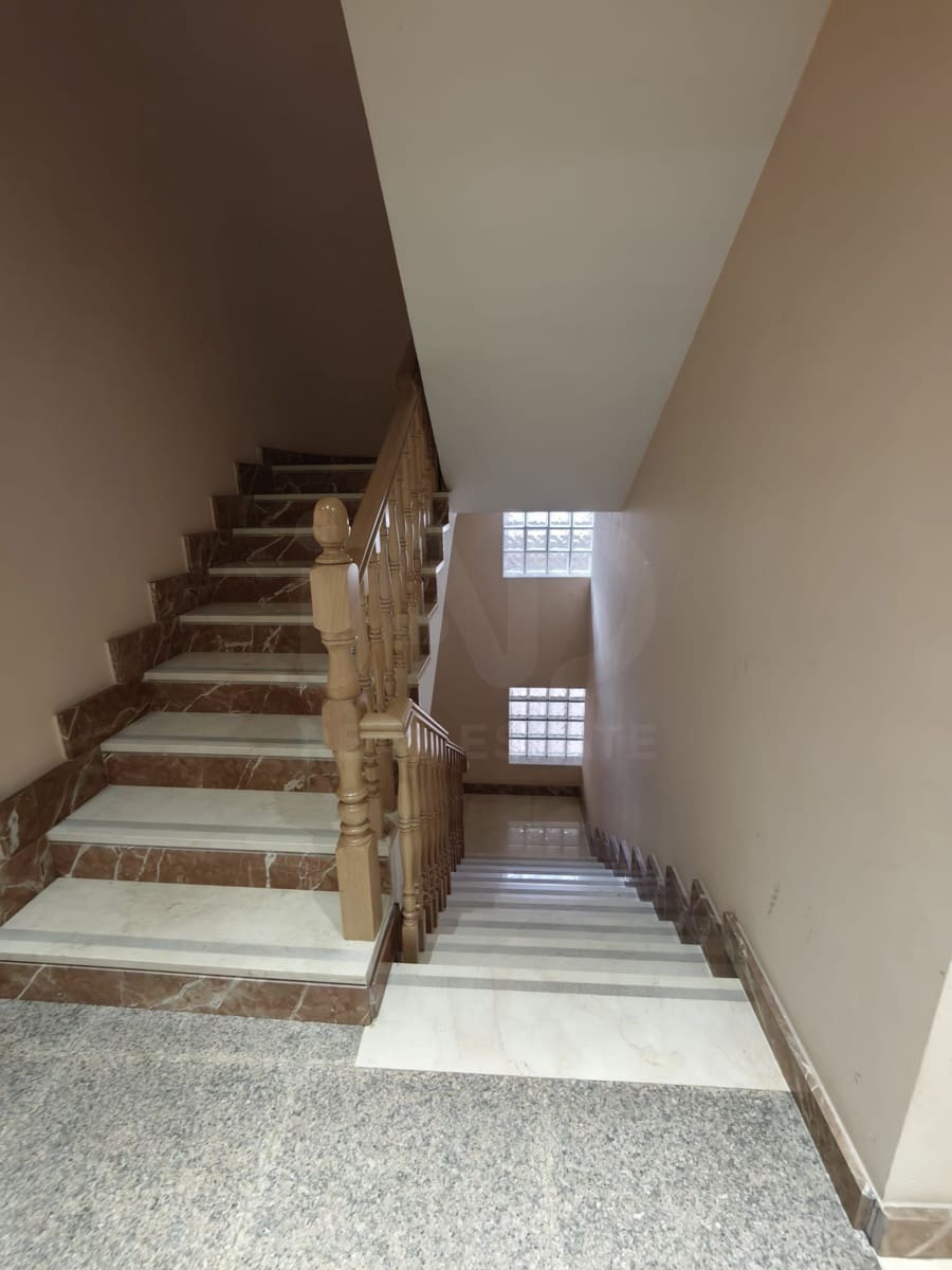 2 soverom Leilighet til leie i Leon by med garasje - € 580 (Ref: 9987900)