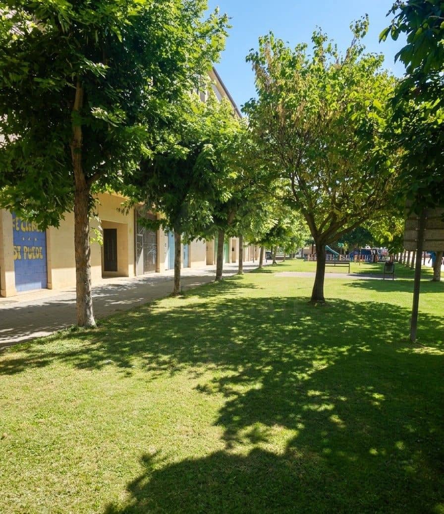 2 soverom Leilighet til leie i Leon by med garasje - € 580 (Ref: 9987900)