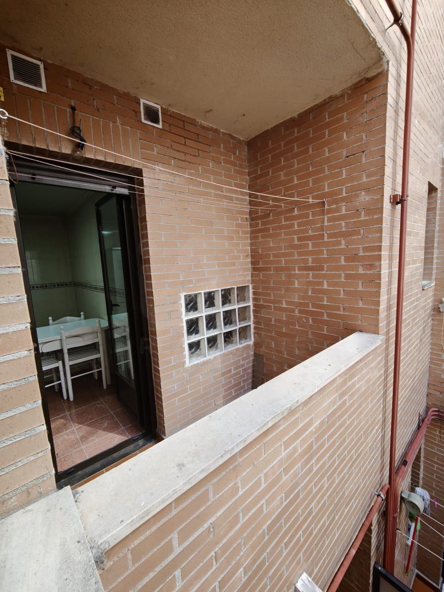 2 soverom Leilighet til leie i Leon by med garasje - € 580 (Ref: 9987900)