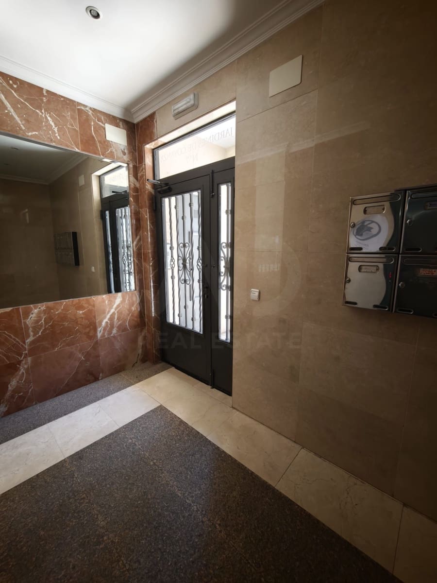 2 soverom Leilighet til leie i Leon by med garasje - € 580 (Ref: 9987900)