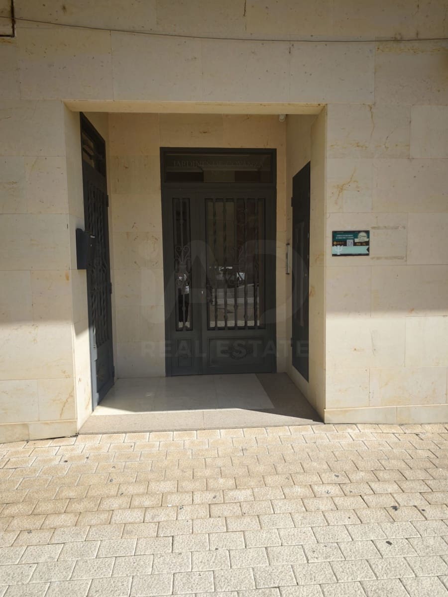 2 soverom Leilighet til leie i Leon by med garasje - € 580 (Ref: 9987900)