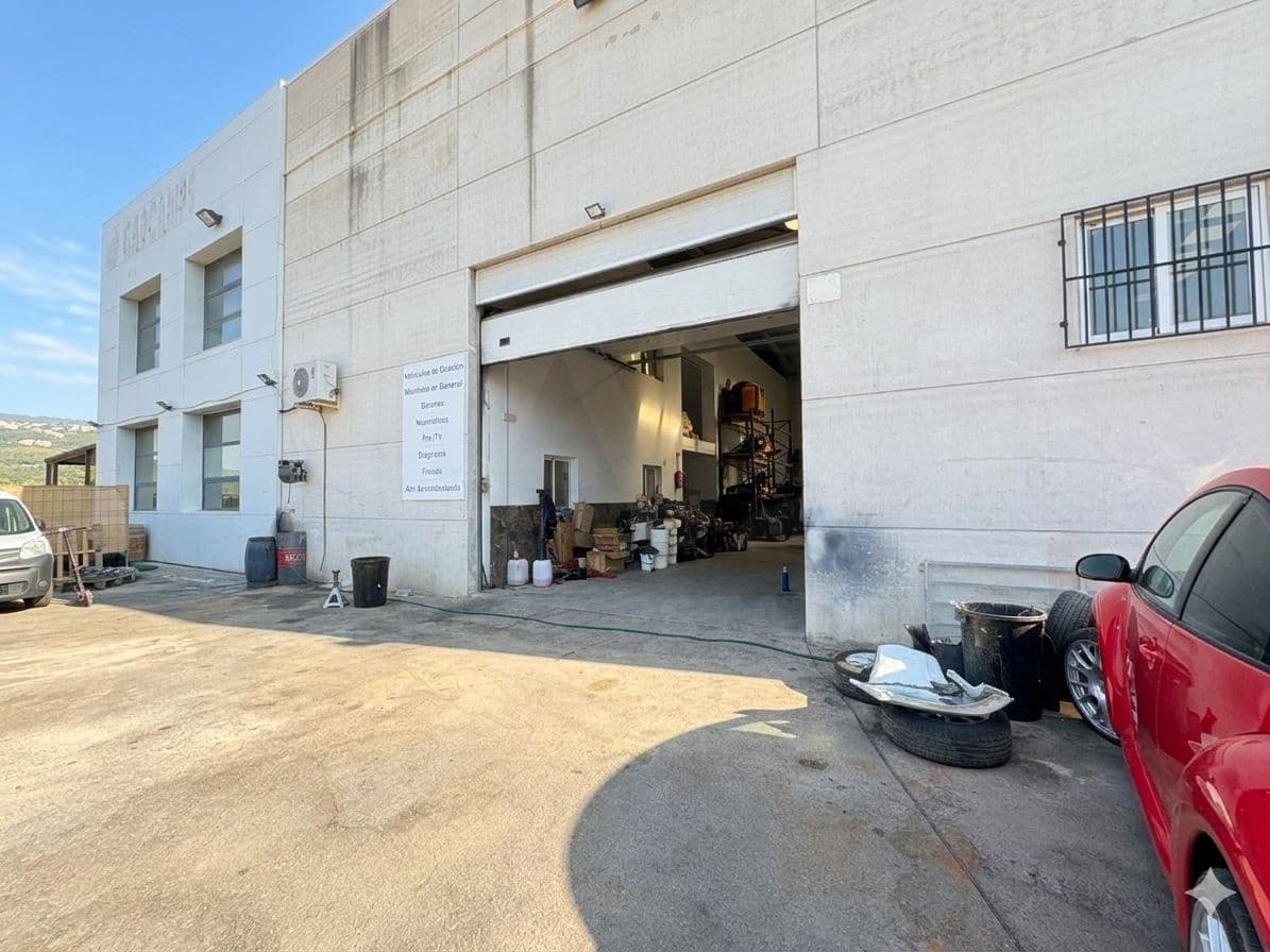 Kommersiell till salu i Valencia stad - 819 000 € (Ref: 9987901)