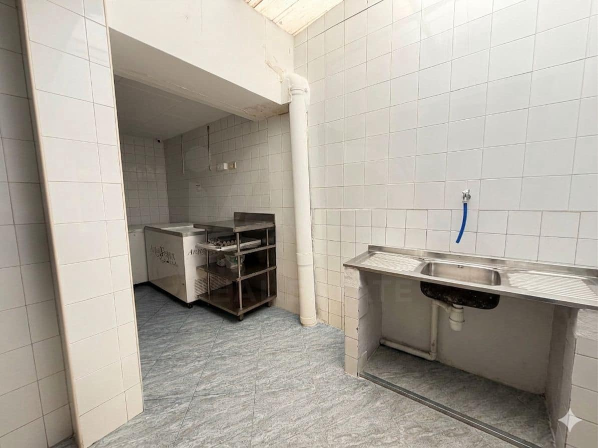 Kaupallinen myytävänä paikassa Valencia kaupunki - 350 000 € (Ref: 9987902)