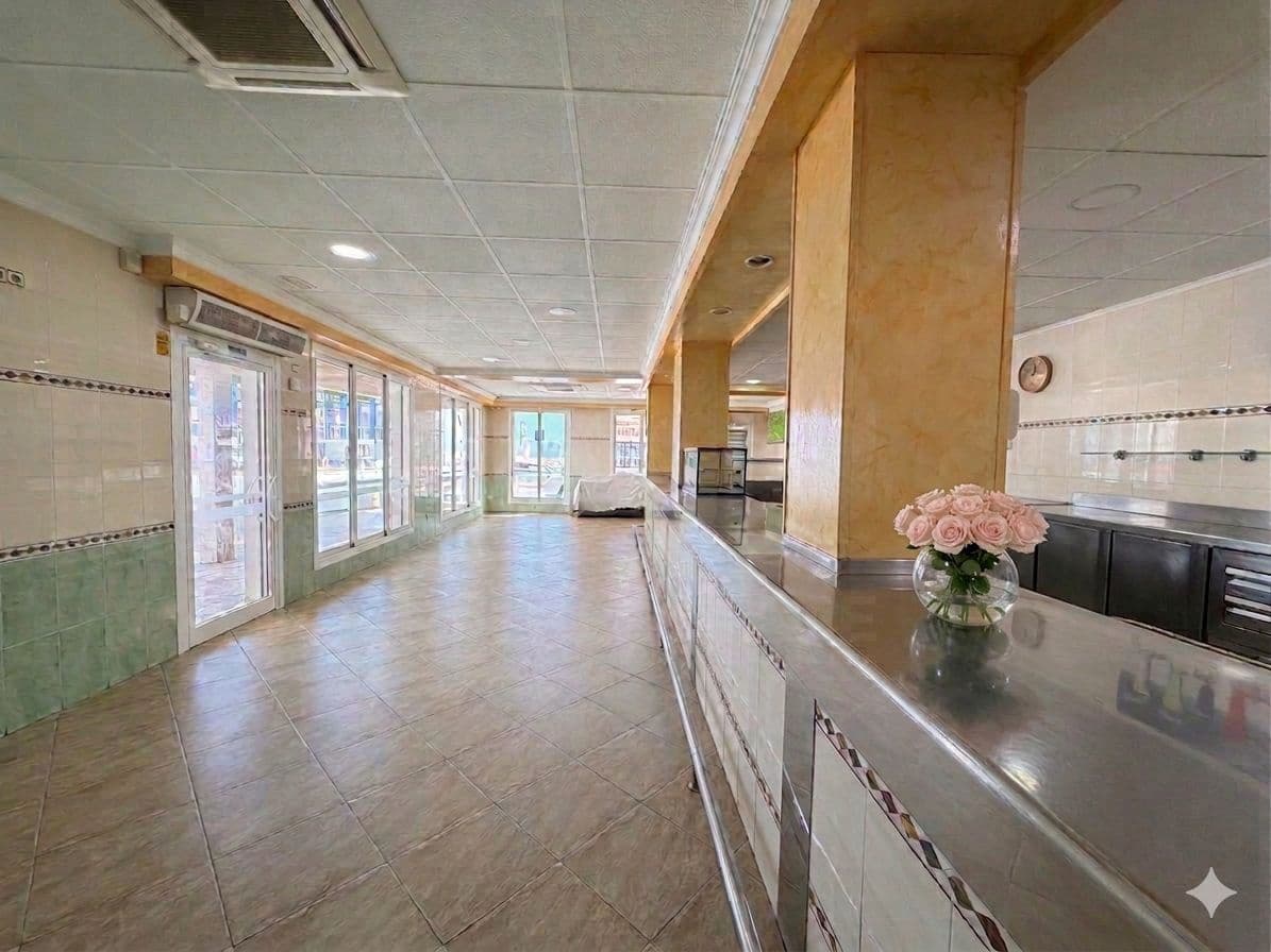 Kaupallinen myytävänä paikassa Valencia kaupunki - 350 000 € (Ref: 9987902)