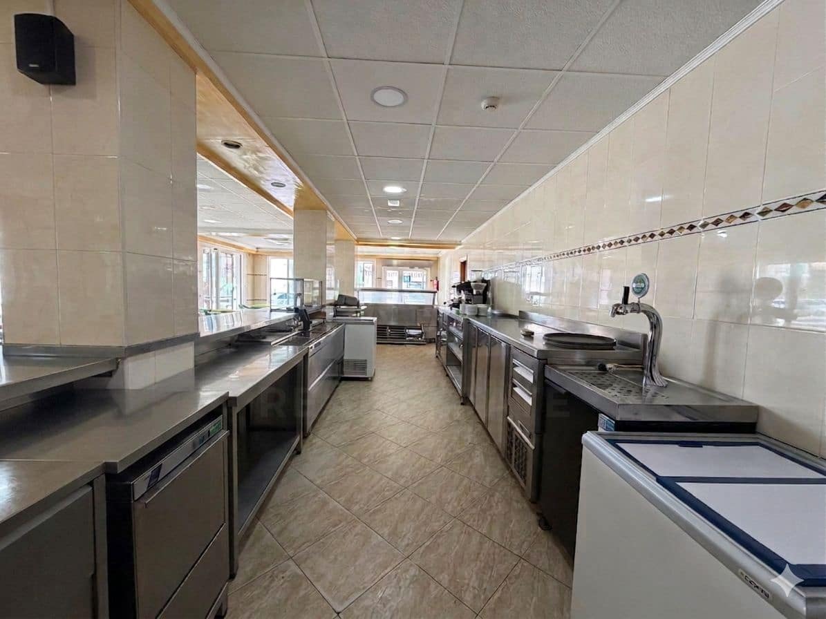 Kaupallinen myytävänä paikassa Valencia kaupunki - 350 000 € (Ref: 9987902)