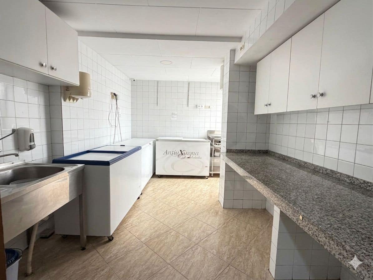 Kaupallinen myytävänä paikassa Valencia kaupunki - 350 000 € (Ref: 9987902)