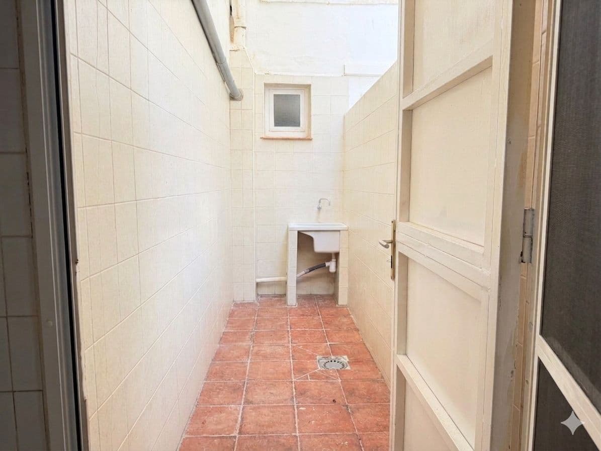 Kaupallinen myytävänä paikassa Valencia kaupunki - 350 000 € (Ref: 9987902)