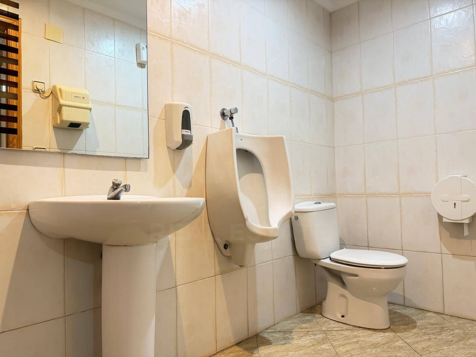 Kaupallinen myytävänä paikassa Valencia kaupunki - 350 000 € (Ref: 9987902)