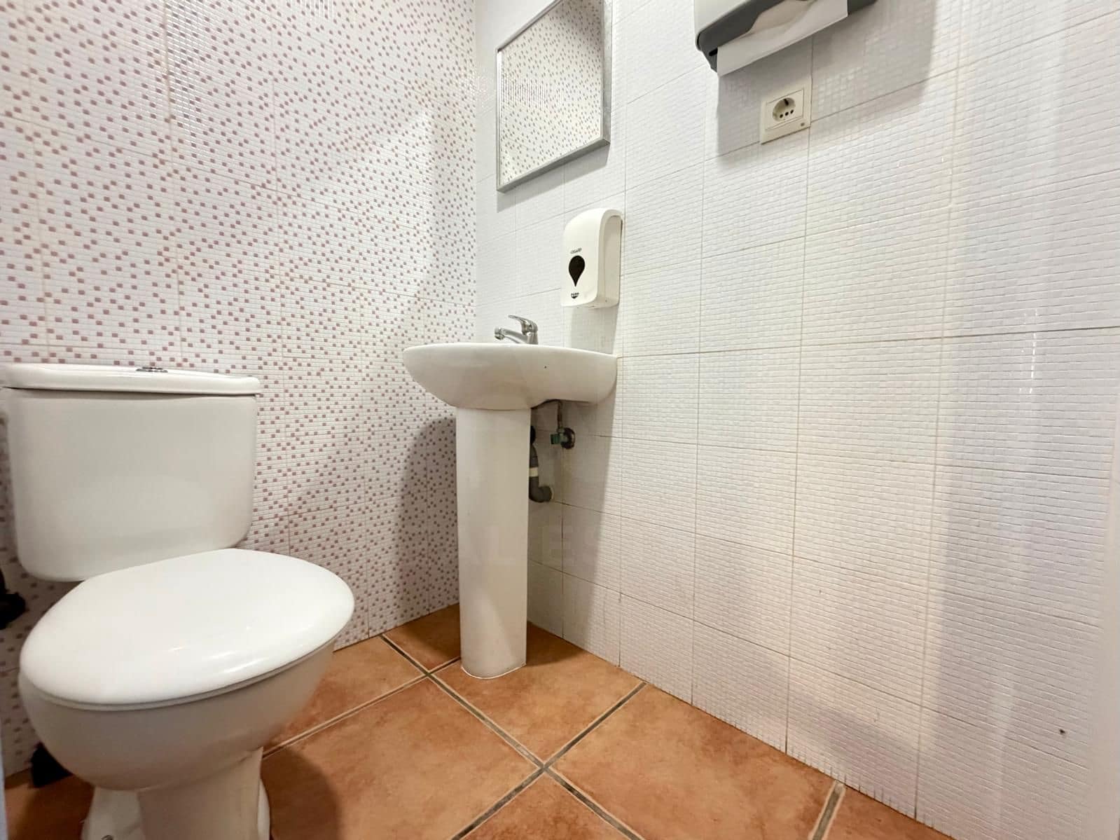 Kaupallinen myytävänä paikassa Valencia kaupunki - 120 000 € (Ref: 9987903)
