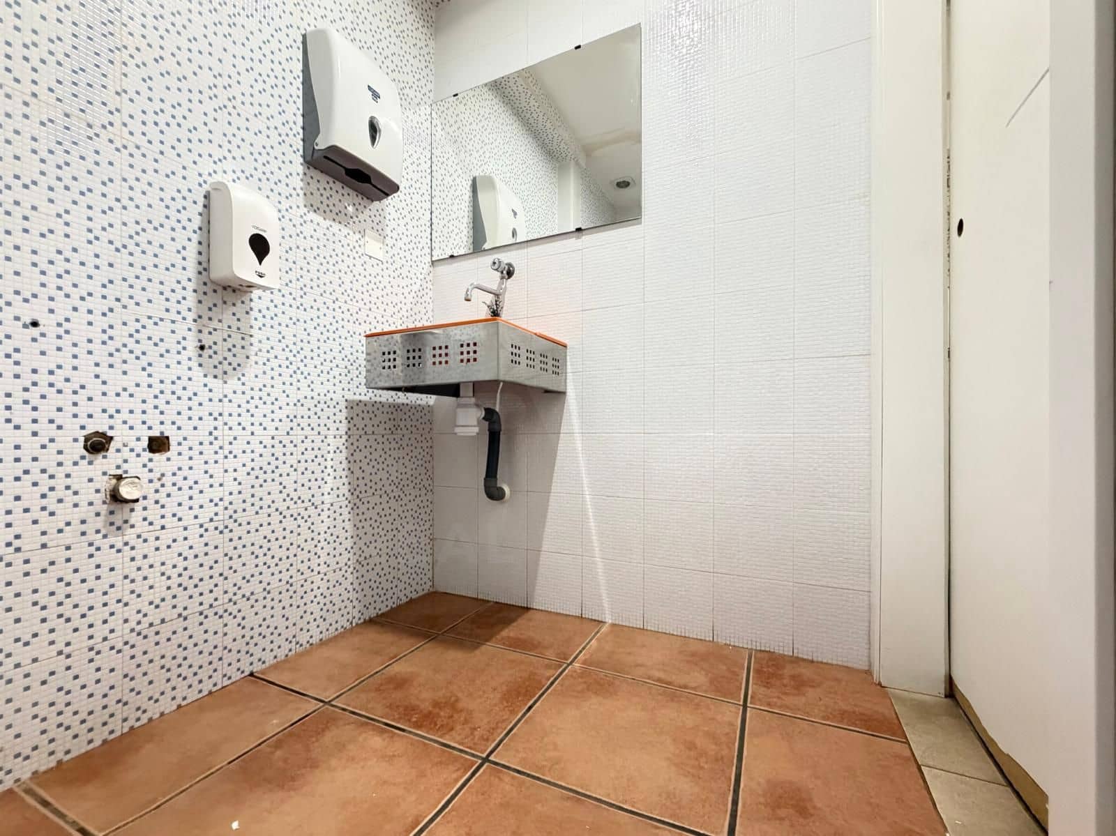 Kaupallinen myytävänä paikassa Valencia kaupunki - 120 000 € (Ref: 9987903)