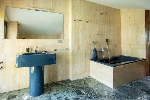 4 soveværelse Villa til leje i Burgos by med swimmingpool garage - € 8.000 (Ref: 9987905)