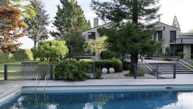 4 soveværelse Villa til leje i Burgos by med swimmingpool garage - € 8.000 (Ref: 9987905)