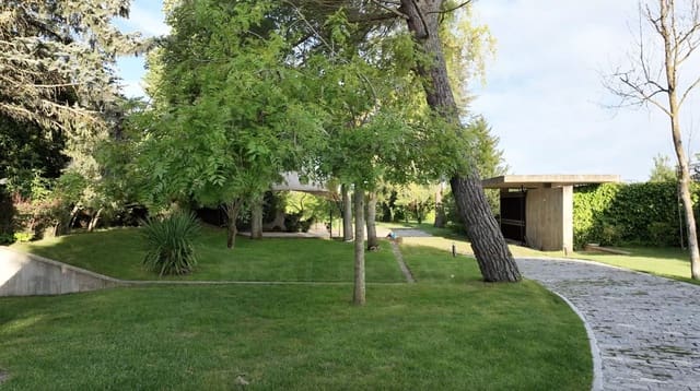 4 soveværelse Villa til leje i Burgos by med swimmingpool garage - € 8.000 (Ref: 9987905)