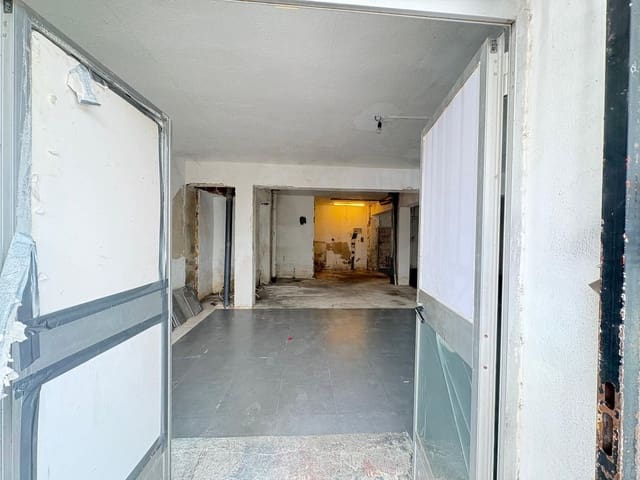 Kommersiell til salgs i Alicante by - € 168 000 (Ref: 9987906)