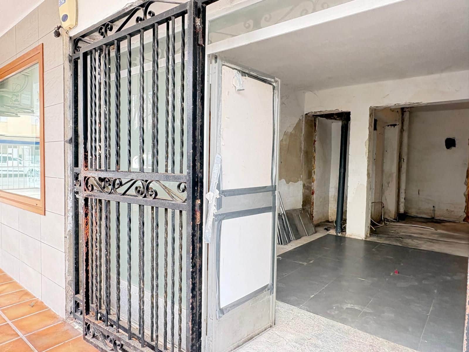 Kommersiell till salu i Alicante stad - 168 000 € (Ref: 9987906)