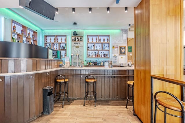 Kommersiell til salgs i Madrid by - € 890 000 (Ref: 9987907)