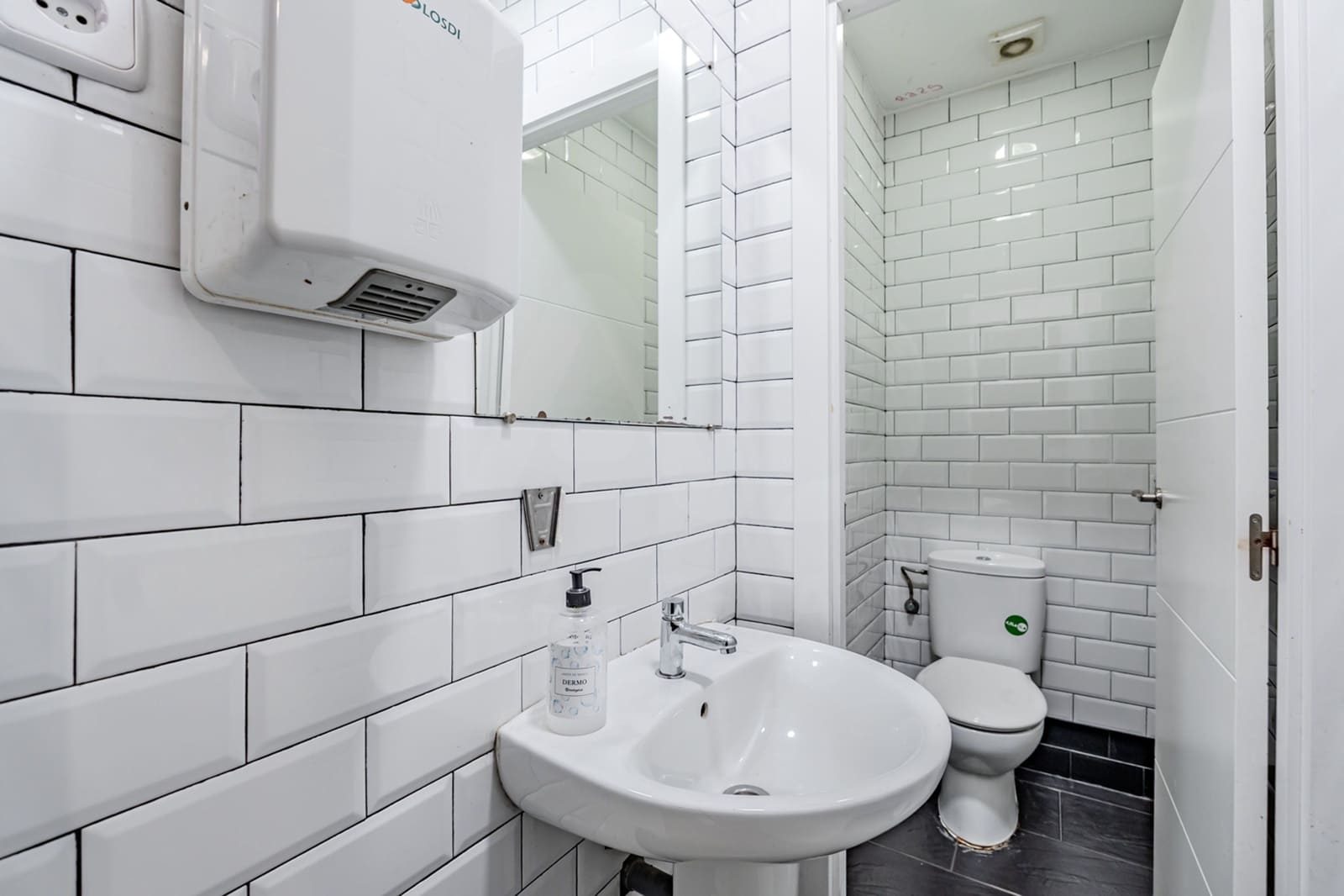 Local Commercial à vendre à Madrid ville - 890 000 € (Ref: 9987907)