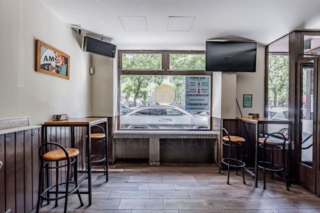 Kommersiell til salgs i Madrid by - € 890 000 (Ref: 9987907)