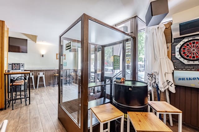 Kommersiell til salgs i Madrid by - € 890 000 (Ref: 9987907)