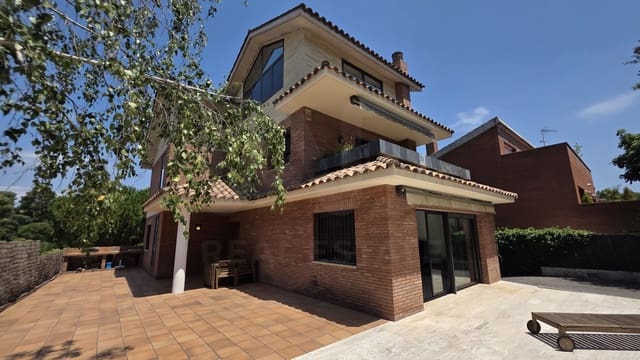 4 soverom Villa til leie i Barcelona by med svømmebasseng - € 4 500 (Ref: 9987908)