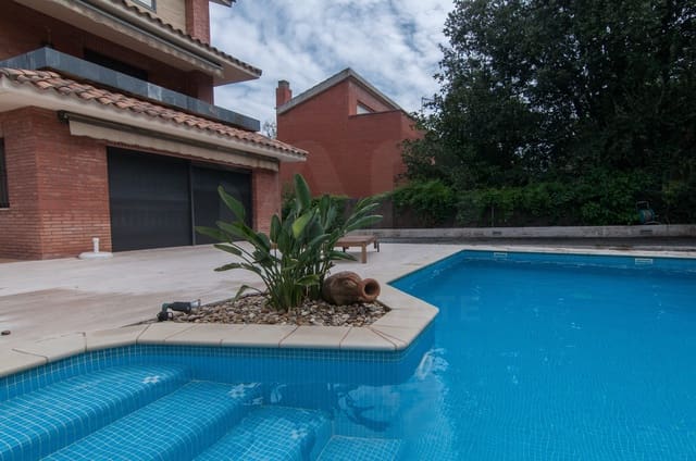 4 soverom Villa til leie i Barcelona by med svømmebasseng - € 4 500 (Ref: 9987908)