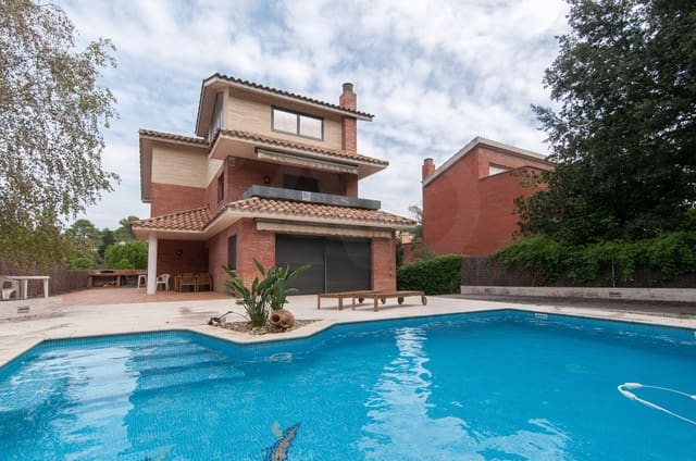 4 soverom Villa til leie i Barcelona by med svømmebasseng - € 4 500 (Ref: 9987908)