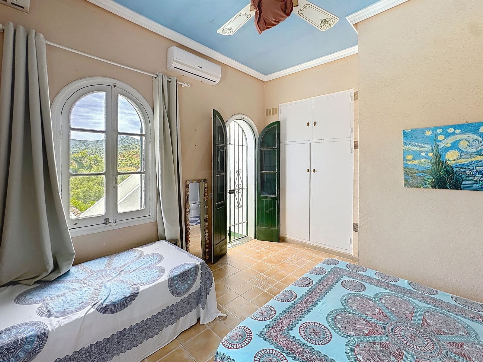 5 slaapkamer Villa te koop in Cadiz stad met garage - € 575.000 (Ref: 9987909)