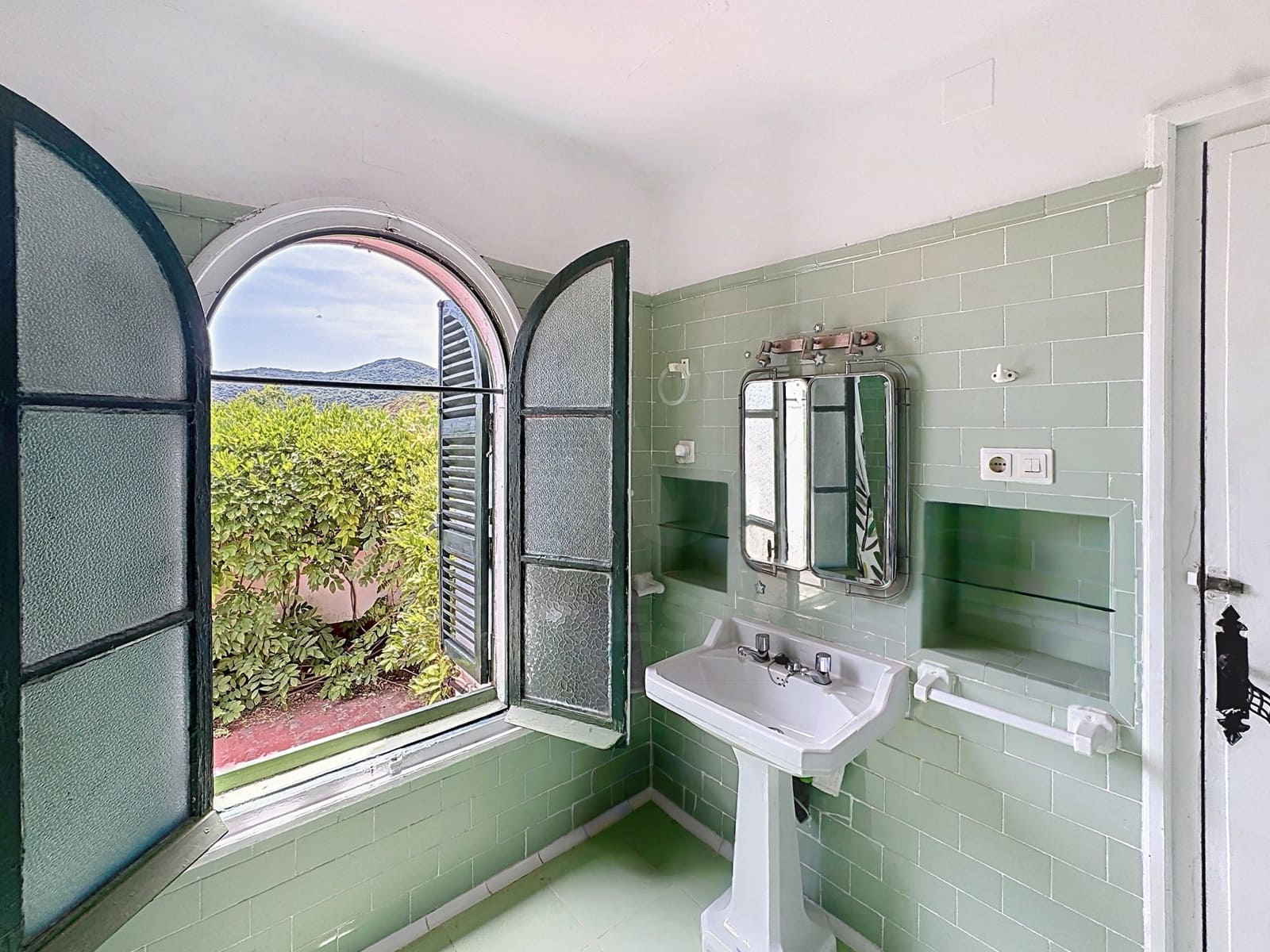 5 slaapkamer Villa te koop in Cadiz stad met garage - € 575.000 (Ref: 9987909)