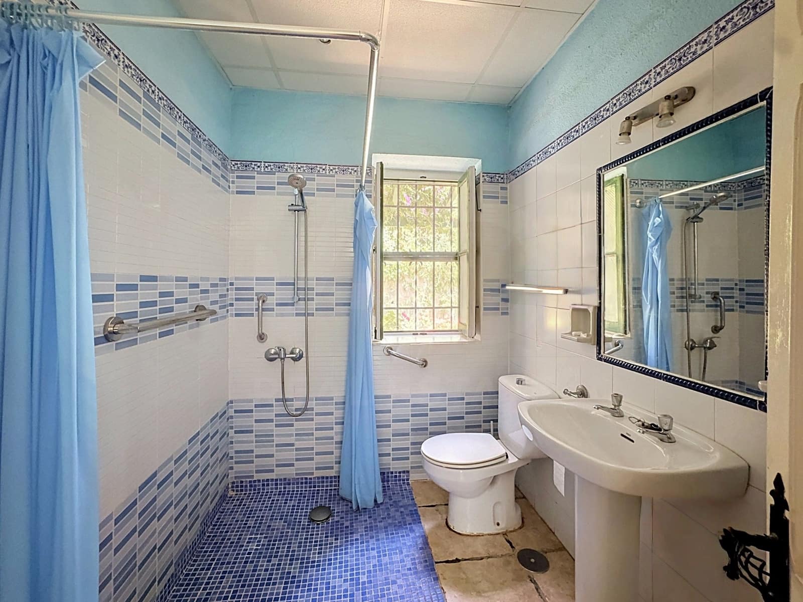 5 slaapkamer Villa te koop in Cadiz stad met garage - € 575.000 (Ref: 9987909)