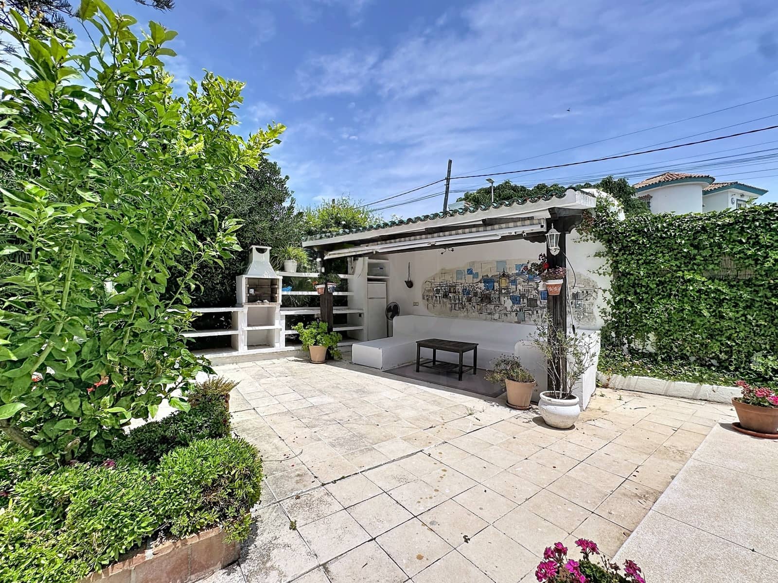 5 slaapkamer Villa te koop in Cadiz stad met garage - € 575.000 (Ref: 9987909)