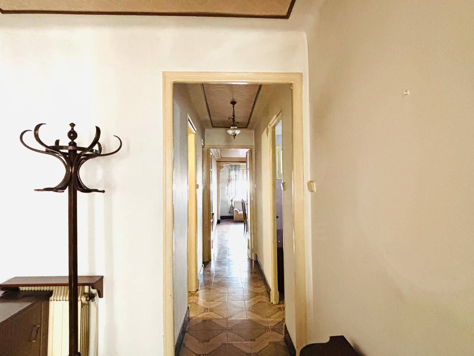 6 soveværelse Villa til leje i Lleida by med garage - € 700 (Ref: 9987915)