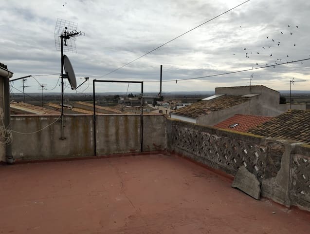 6 soveværelse Villa til leje i Lleida by med garage - € 700 (Ref: 9987915)