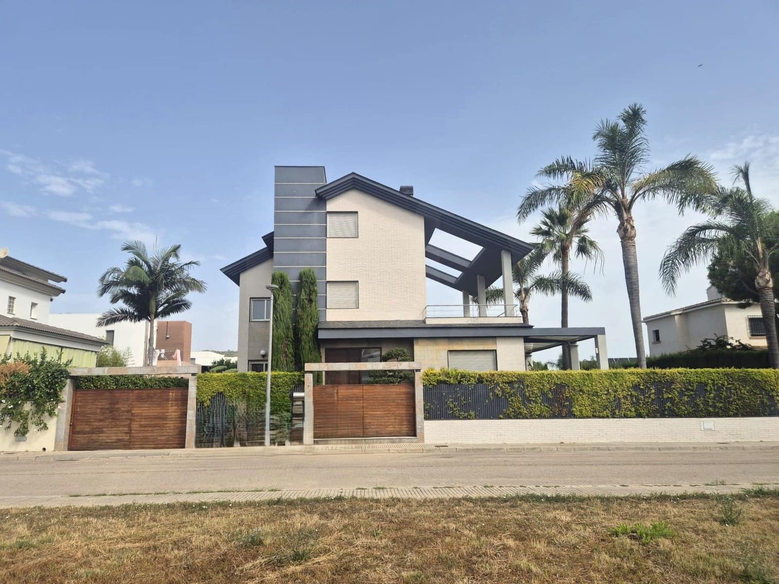 Chalet de 5 habitaciones en València ciudad en venta con piscina garaje - 750.000 € (Ref: 9987916)