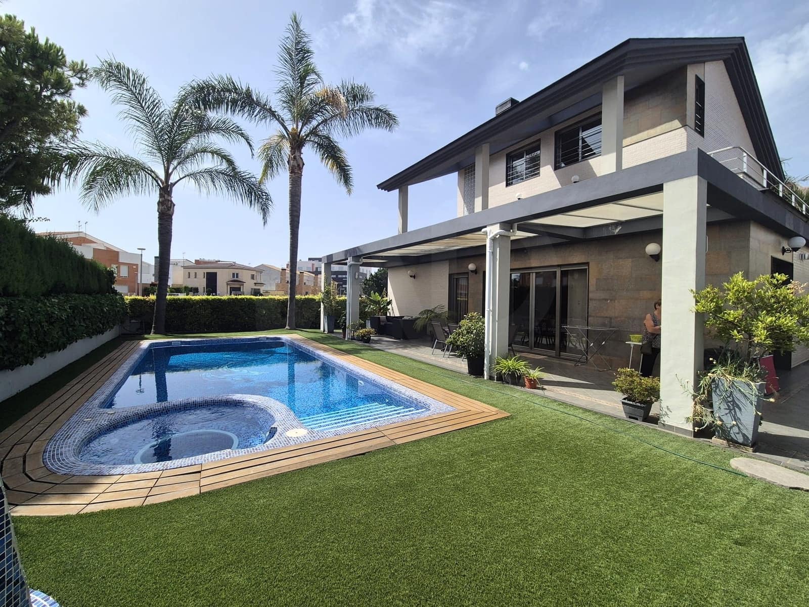 Chalet de 5 habitaciones en València ciudad en venta con piscina garaje - 750.000 € (Ref: 9987916)