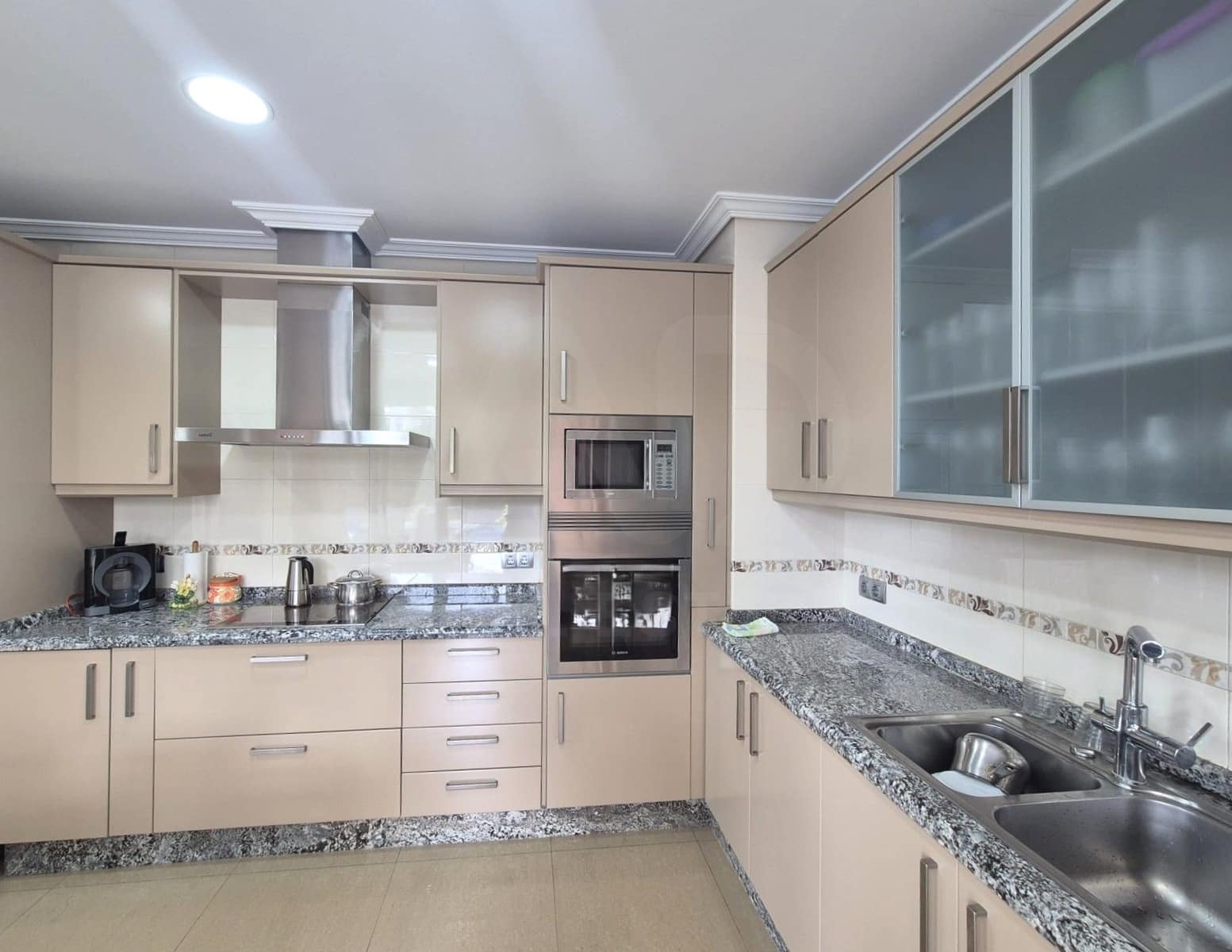 Chalet de 5 habitaciones en València ciudad en venta con piscina garaje - 750.000 € (Ref: 9987916)