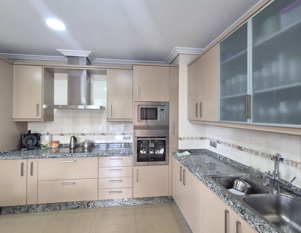 5 slaapkamer Villa te koop in Valencia stad met zwembad garage - € 750.000 (Ref: 9987916)
